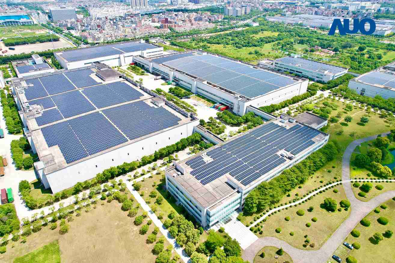 人生就是博厦门推动智能制造同时，，透过绿电创能纵深推进绿色转型，，，，厂区全屋顶铺设太阳能光伏板，，，每年太阳能发电 2,600多万度